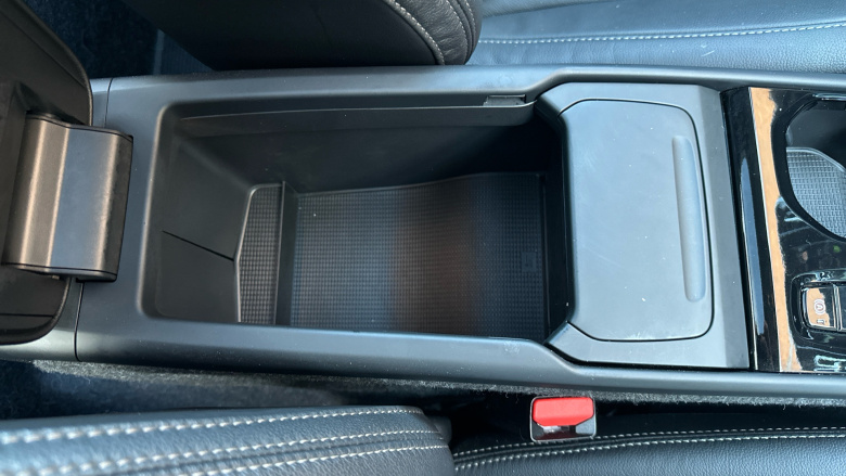 Volvo XC40 2.0 B4P Ultra Dark 5dr Auto Petrol Estate